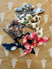 Load image into Gallery viewer, Sienna Scrunchie Bow hairband
